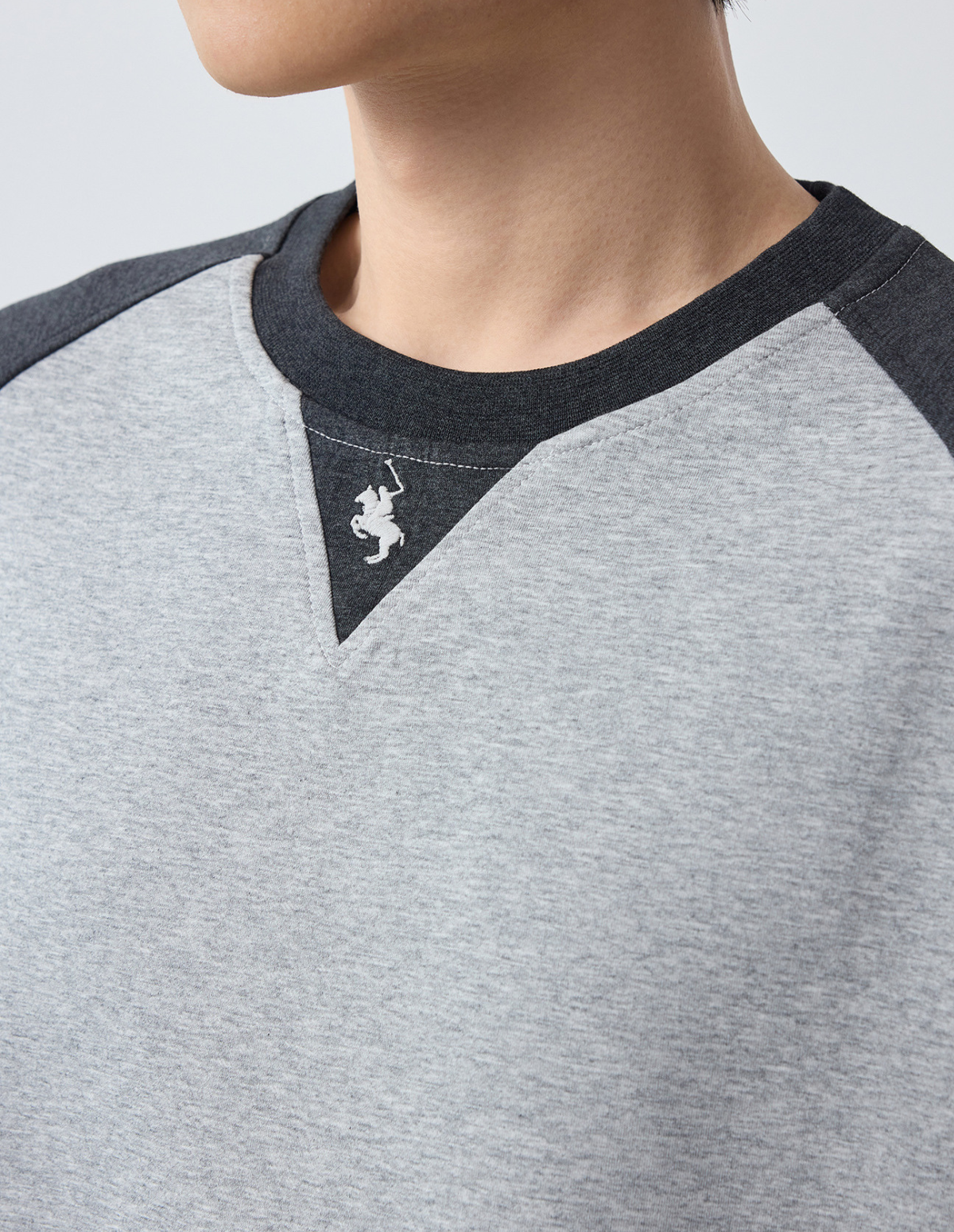 Alviro Embroidered Long-Sleeve